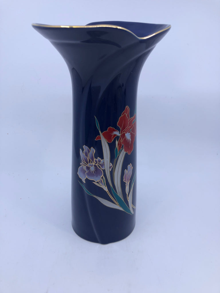 BLUE W RED/PINK FLORAL ASIAN STYLE VASE.