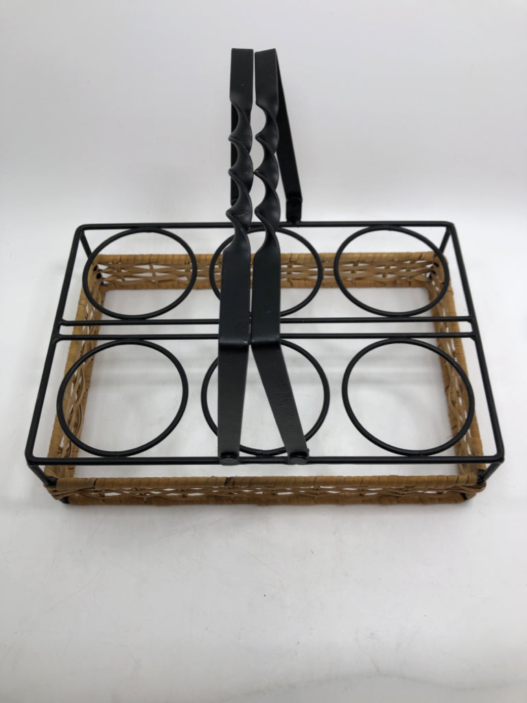 METAL/WICKER DRINK CADDY.