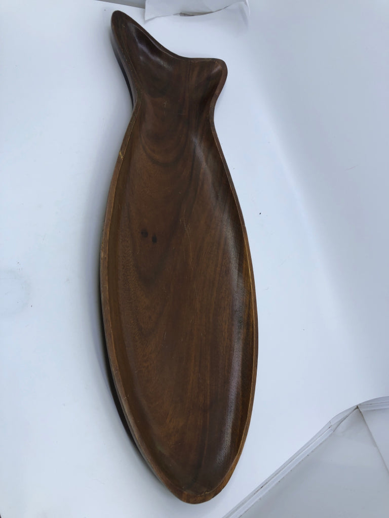 ACACIA WOOD SHAPED FISH TRAY WILLIAM-SONOMA.