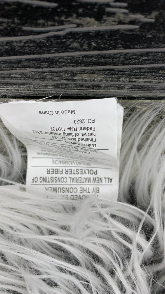 GRAY/CREAM FURRY ACCENT PILLOW.