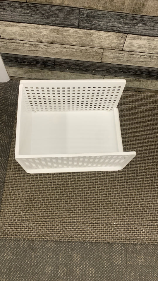 WHITE PLASTIC CLOSET ORGANIZER.