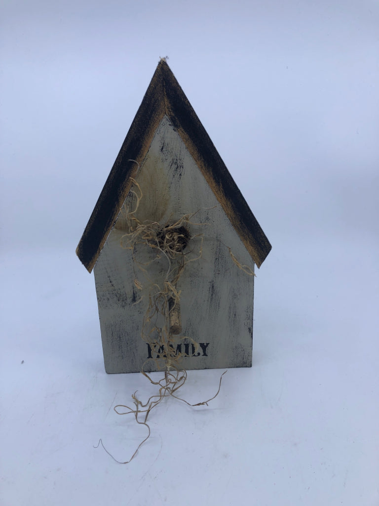 GREY PRIMITIVE "FAMILY" BIRDHOUSE WALL DECOR.