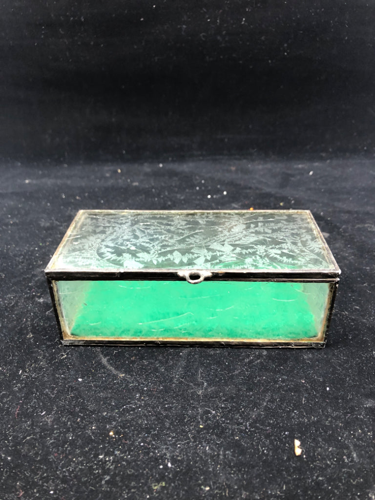 SMALL FROSTED GLASS TRINKET BOX.