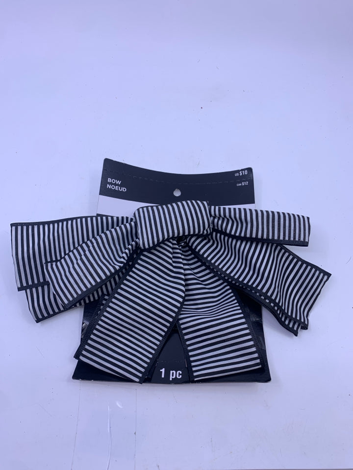 NIP BLACK WHITE STRIPPED BOW