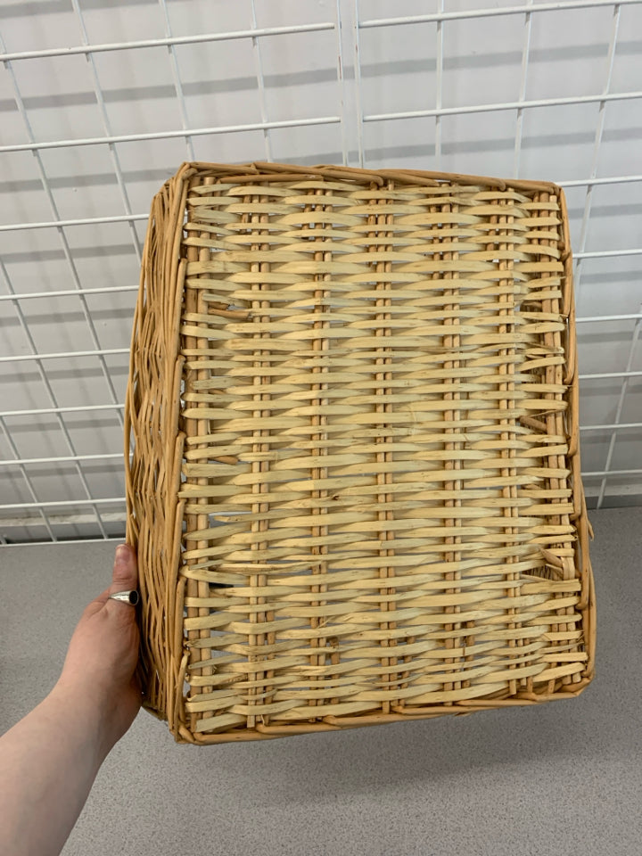 BLONDE WICKER TRAY BASKET.