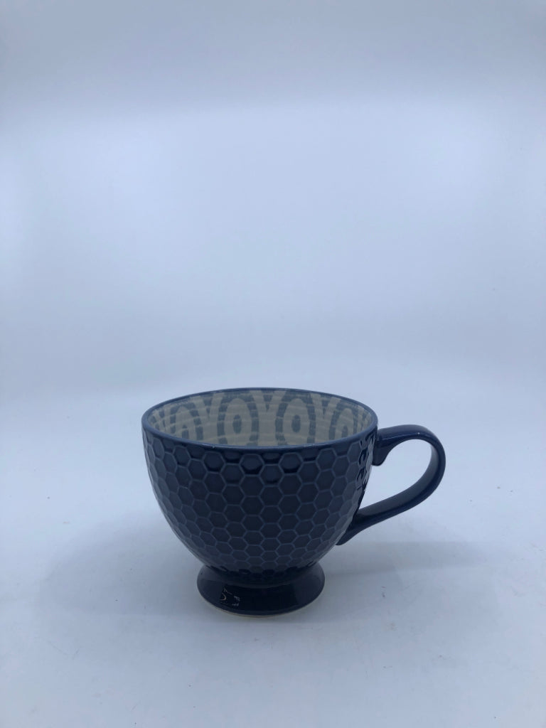 HONEYCOMB BLUE MUG.