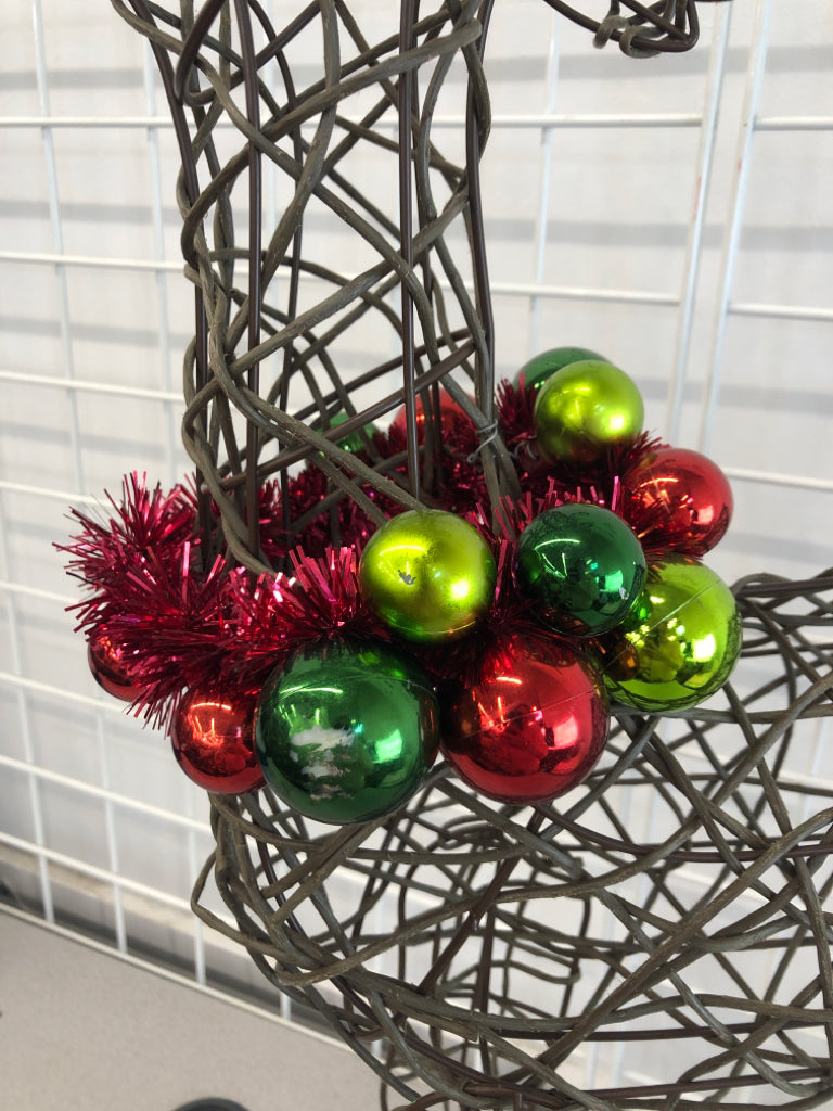 WOVEN REINDEER W/CHRISTMAS WREATH COLLAR DECOR.