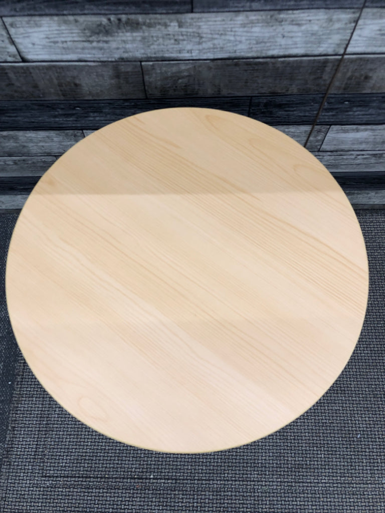 ROUND PINE END TABLE.
