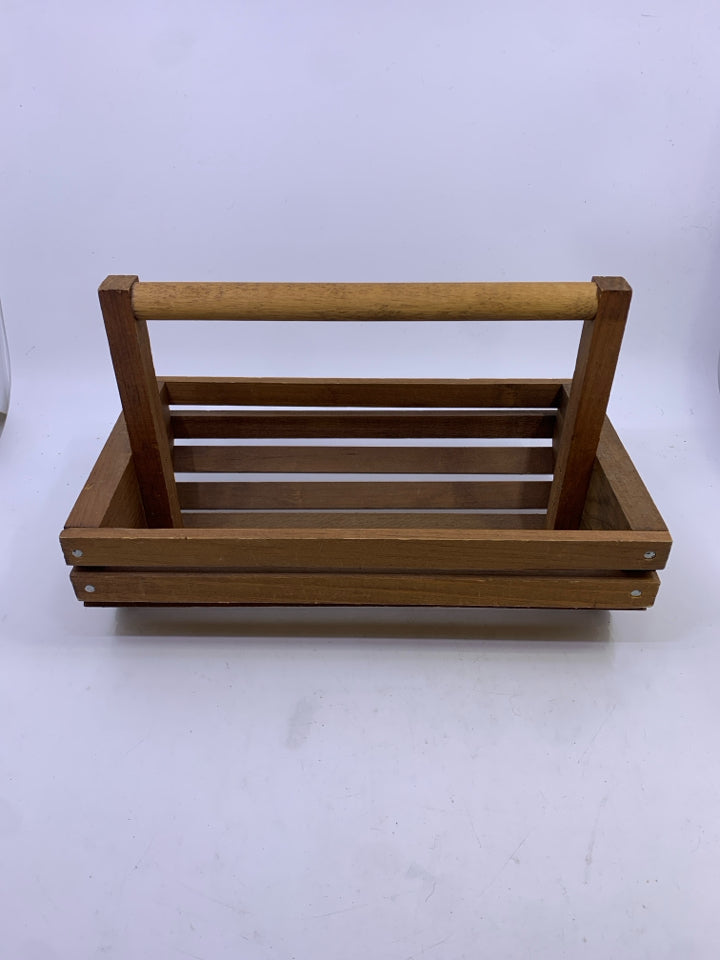 WOOD BASKET BLUE/PINK HEARTS ETCHING.