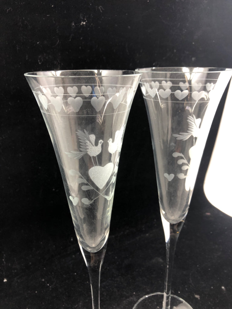 2 GLASS CHAMPAGNE FLUTES W/ ETCHED DOVES+HEARTS.