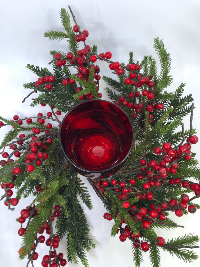RED GLASS CENTERPIECE W RED BERRIES.