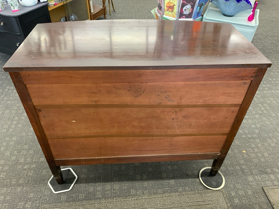 VTG ROUND BOW FRONT 3 DRAWER DRESSER.