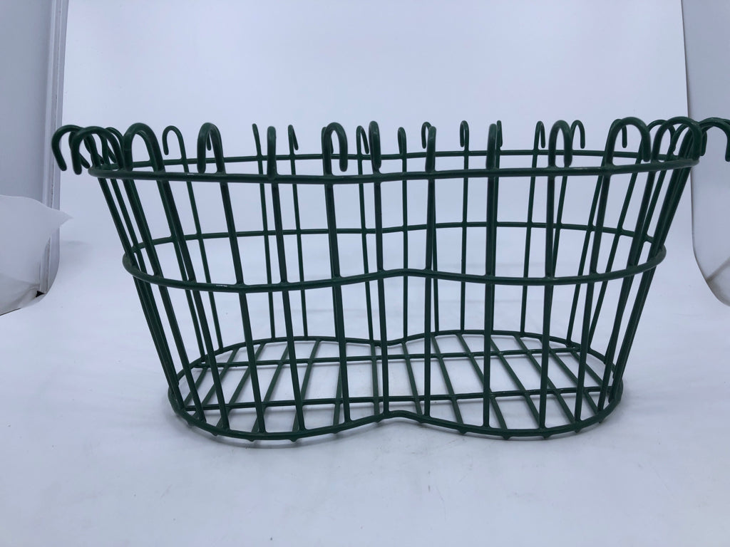 GREEN WIRE BASKET FOR PLANTERS.