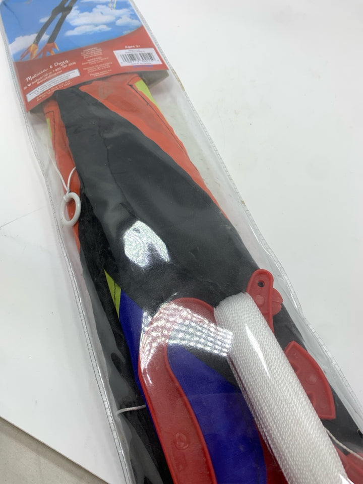 NIP MELISSA & DOUG SKYRUNNER DELTA KITE.