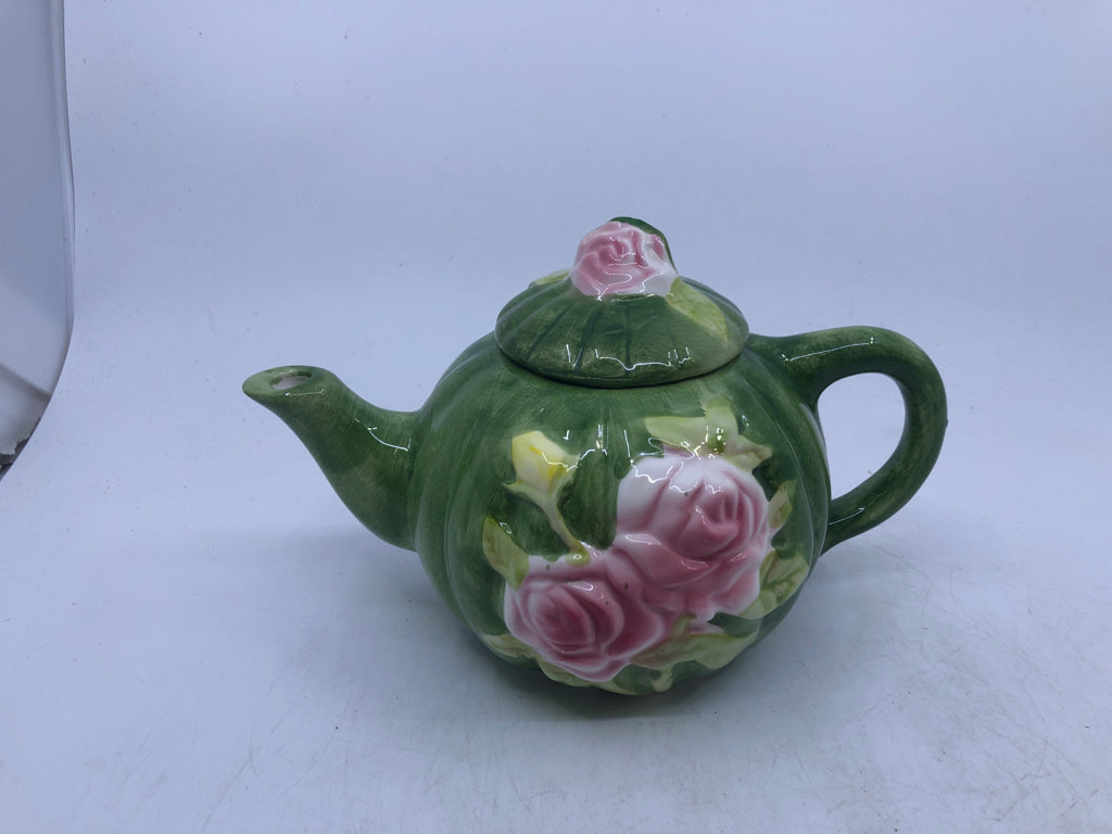 GREEN ROSE EMBOSSED TEAPOT.