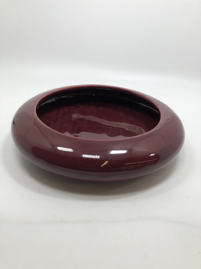 VTG SHORT BURGUNDY BULB PLANTER.