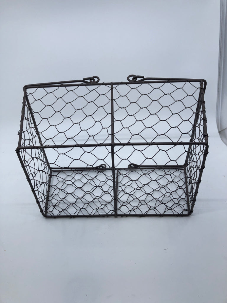 BROWN CHICKEN WIRE BASKET W HANDLES.