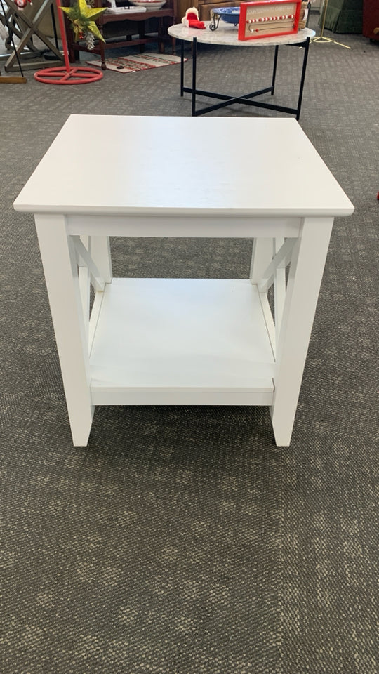 WHITE WOOD END TABLE W/SHELF.