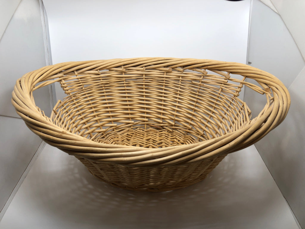 LG LIGHT WOOD BASKET W/HANDLES.