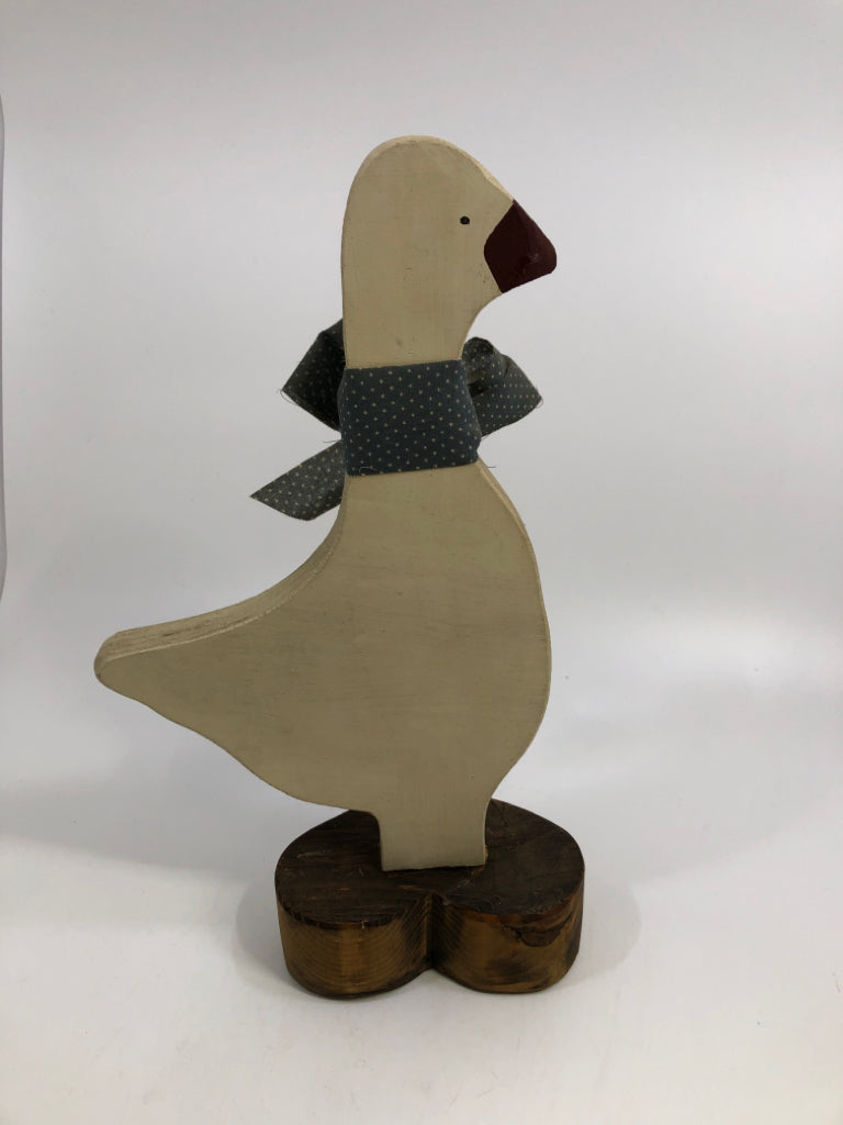 WOOD DUCK W/BLUE BOW SHELF DECOR.