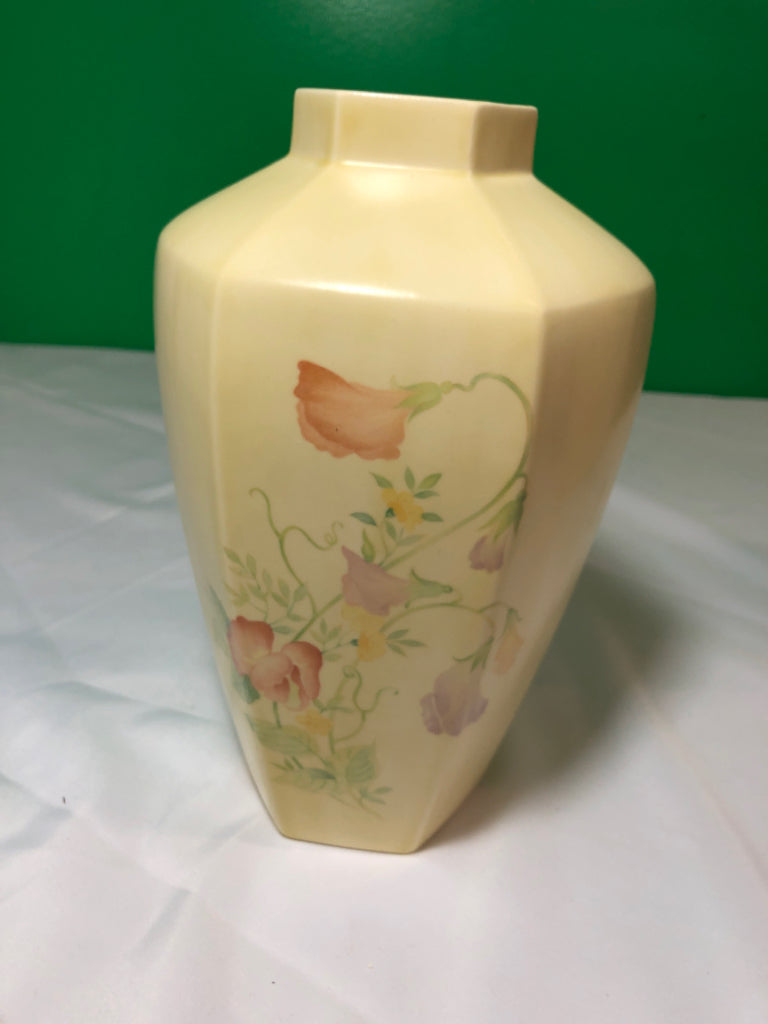 HANDMADE PALE YELLOW/PINK FLORAL GINGER JAR.