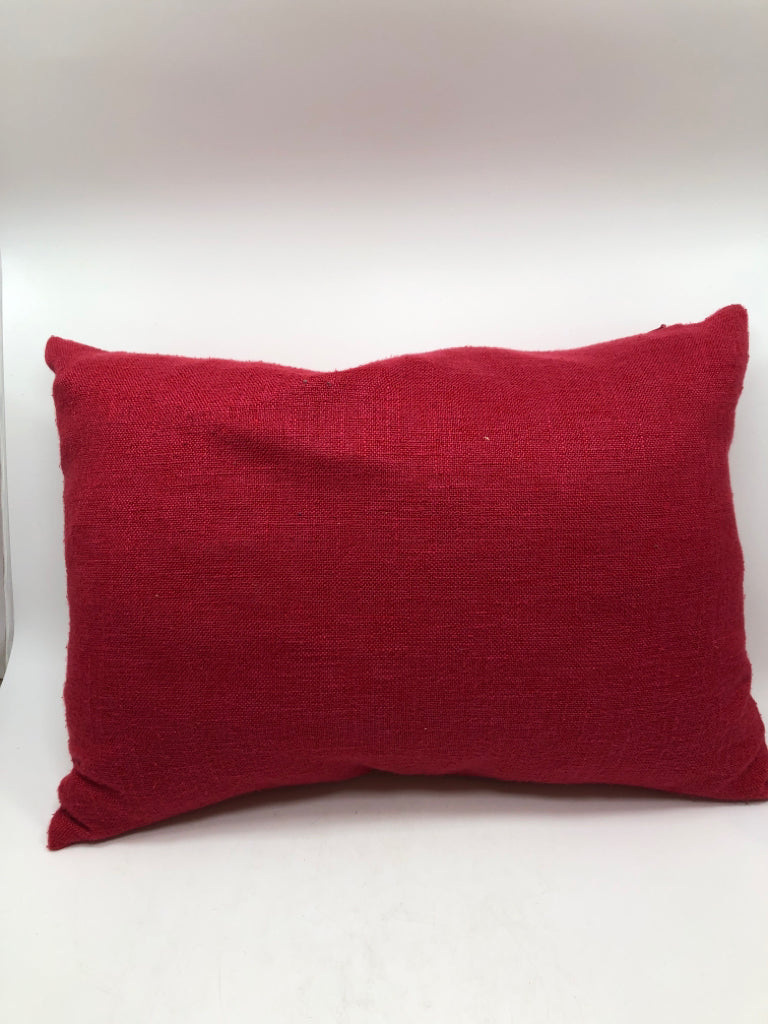 RED ACCENT PILLOW W/WOODEN BUTTONS.