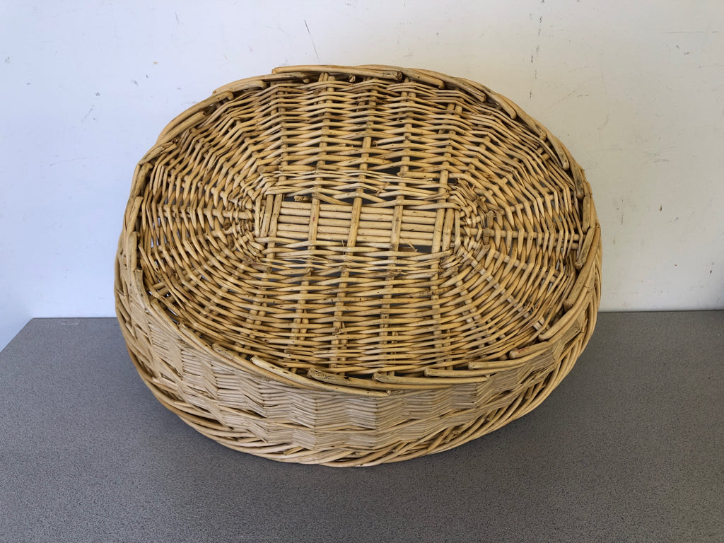 LARGE OVAL BLONDE BASKET W HANDLES.