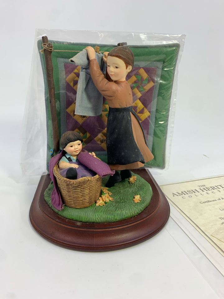 THE AMISH HERITAGE COLLECTION- TAKING DOWN THE CLOTHES W/QUILT.