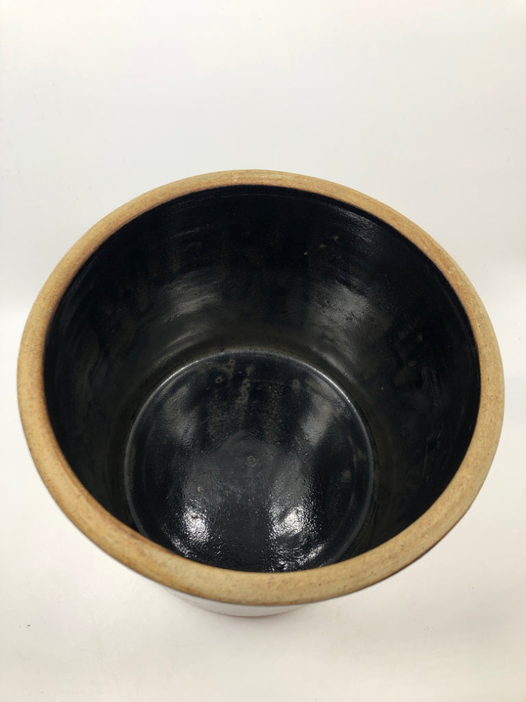 VTG HEAVY CROCK W/DRIP GLAZE- 2 IN CROWN.