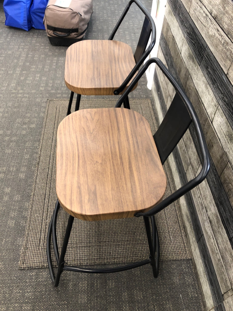 2 MODERN WOOD & METAL SWIVEL BAR STOOLS.