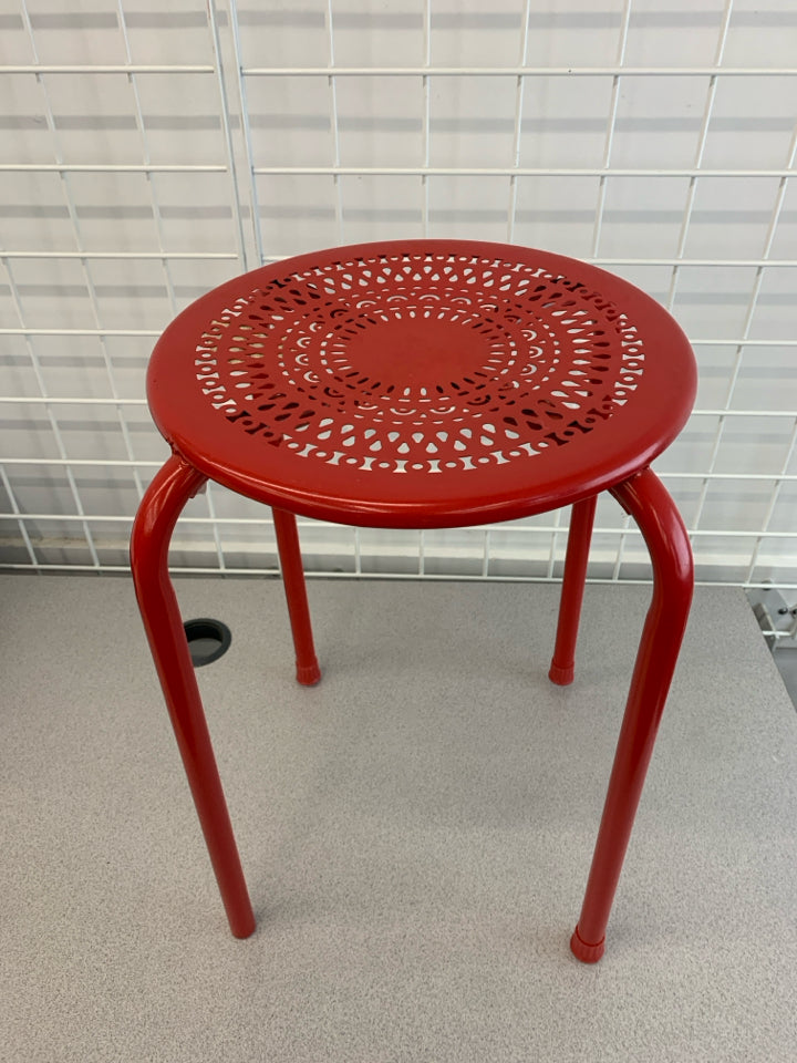 RED METAL OUTDOOR STOOL TABLE.