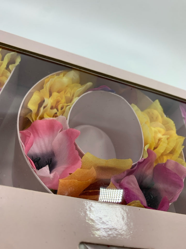 "MOM" FLOWERS IN PINK BOX.