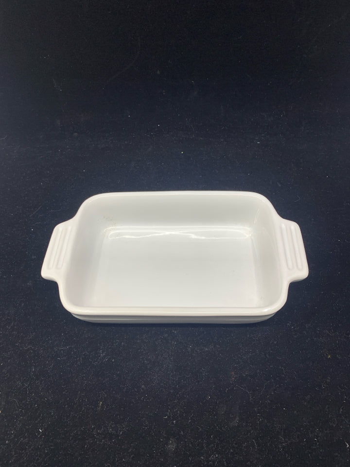 STONEWARE BAKING DISH W HANDLES.