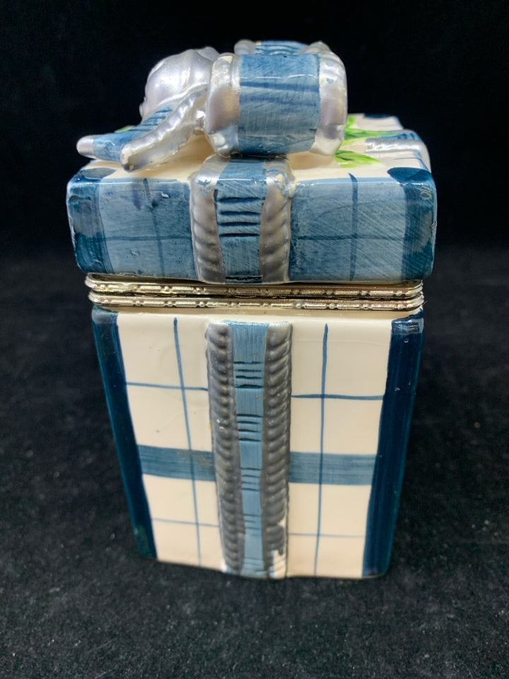 CERAMIC BLUE WHITE GIFT BOX.