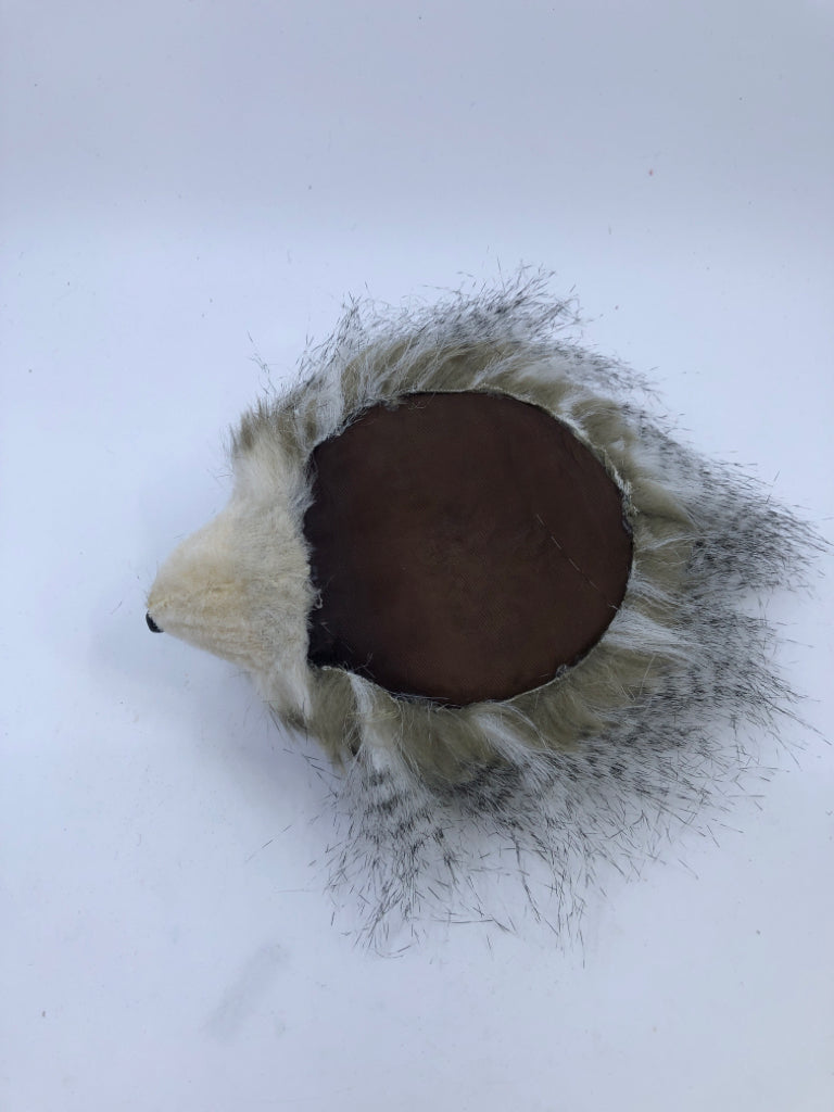 PLUSH HEDGEHOG TOY.