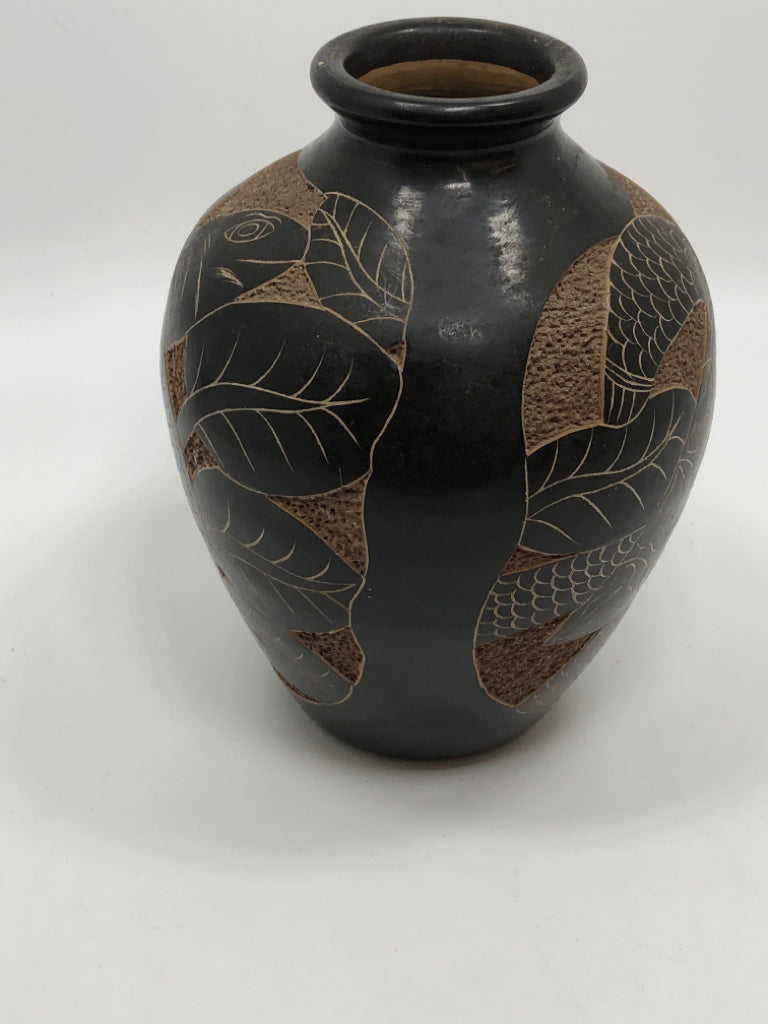 WOOD CARVED TURTLE VASE.