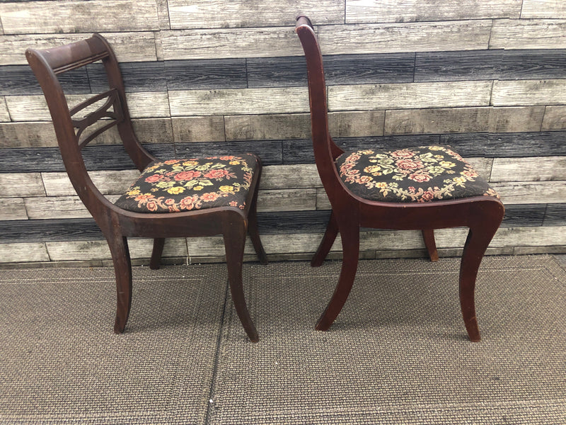 2 VTG DARK WOOD ACCENT CHAIRS W FLORAL CUSHION.