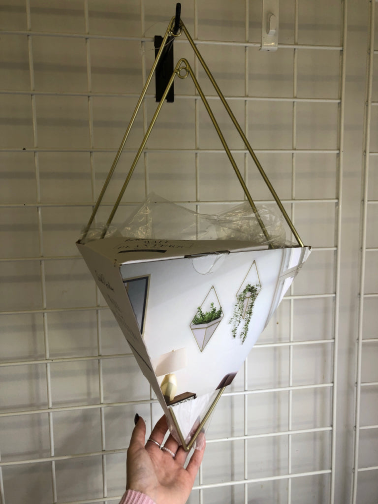 2 NIP DIAMOND PLANTERS.