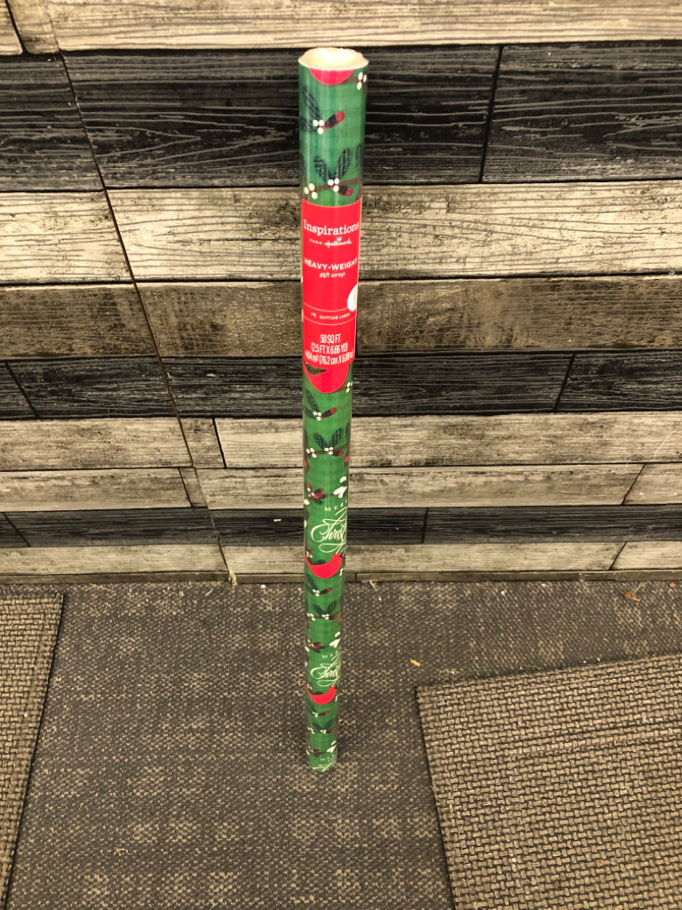 NIP GREEN MERRY CHRISTMAS WRAPPING PAPER.