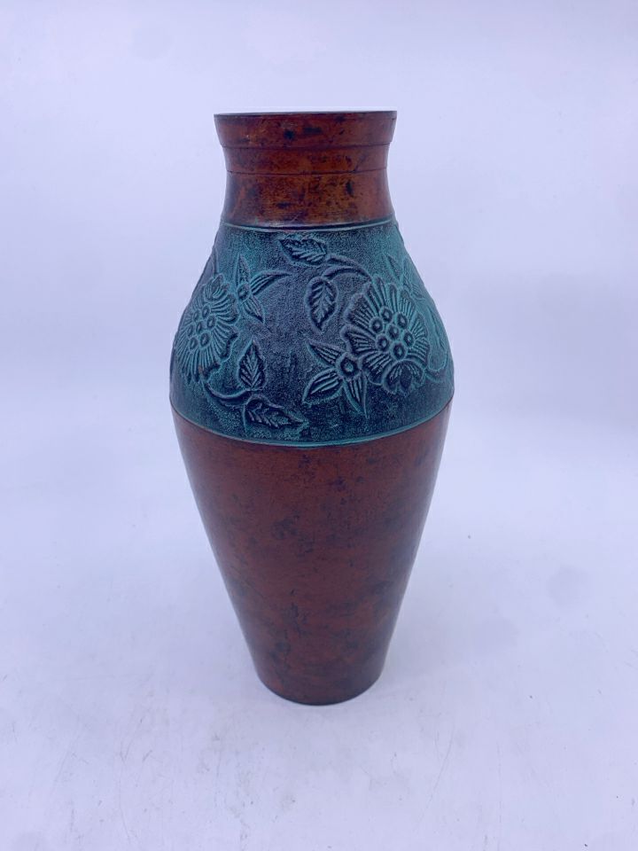 HEAVY METAL RUST COLORED VASE W/ TEXTURE TEAL BAND MADE IN INDIA.