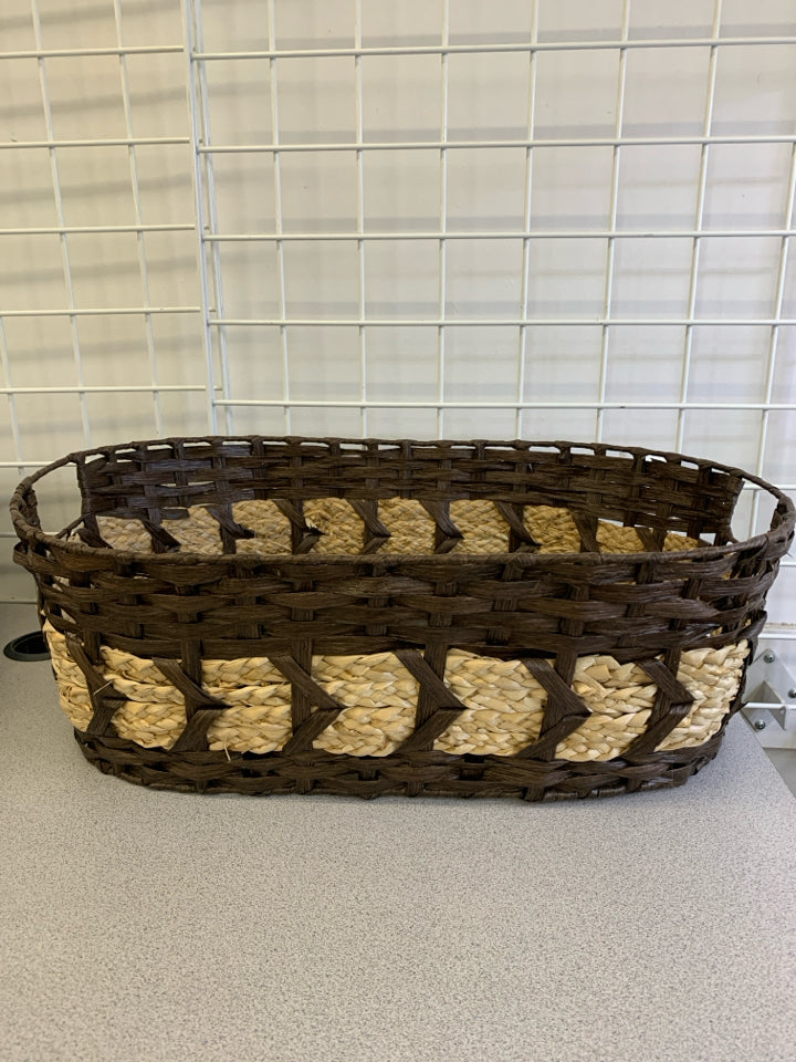 BROWN & CREAM WOVEN OVAL BASKET.