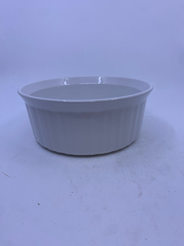 WHITE ROUND CORNING WARE SLIGHT RIBBED CASSEROLE DISH.