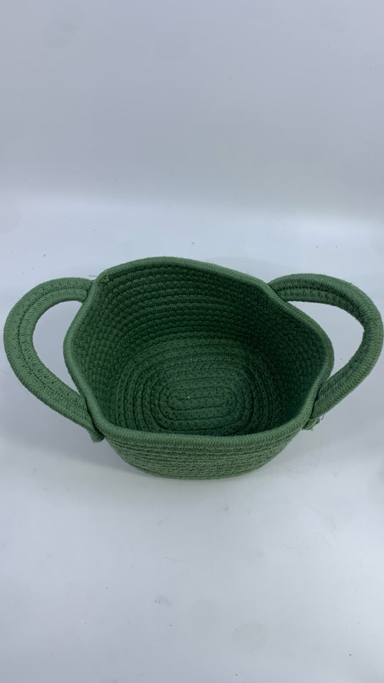 SMALL GREEN COTTON ROPE WOVEN STORAGE BASKET W/HANDLES.