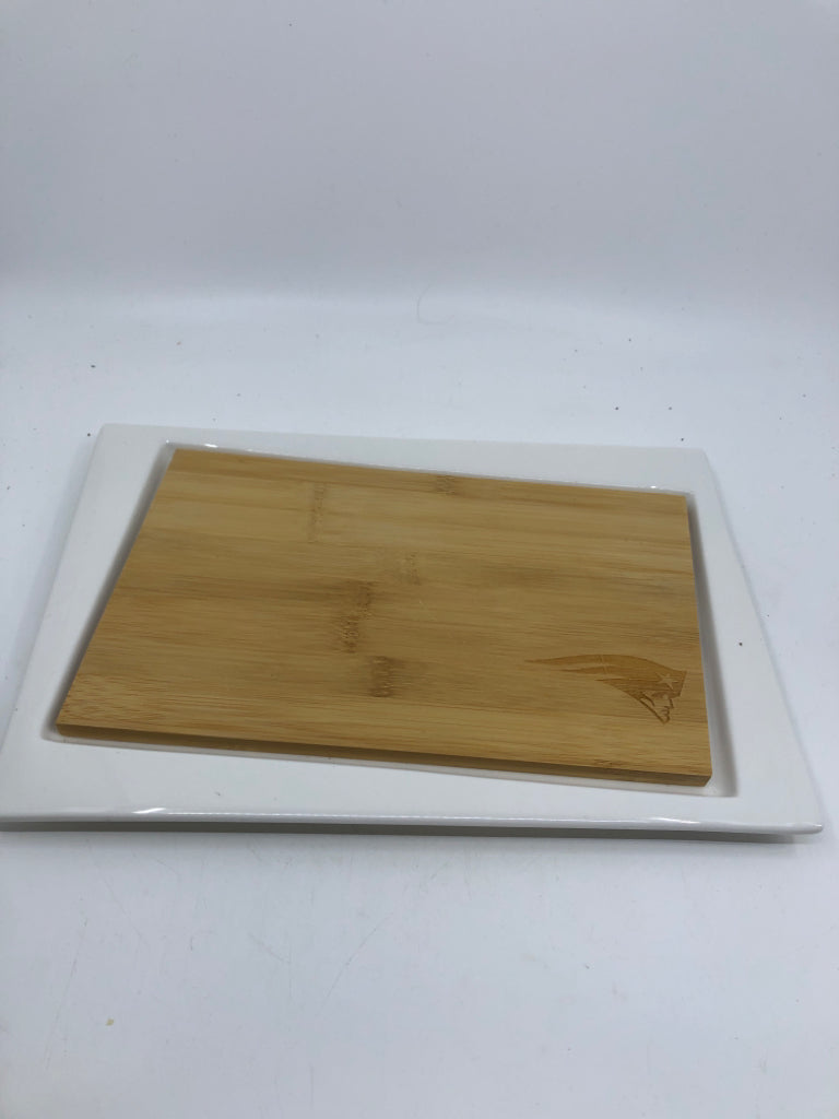 PATRIOTS WOOD/WHITE CERAMIC CHEESE BOARD RECTANGLE.
