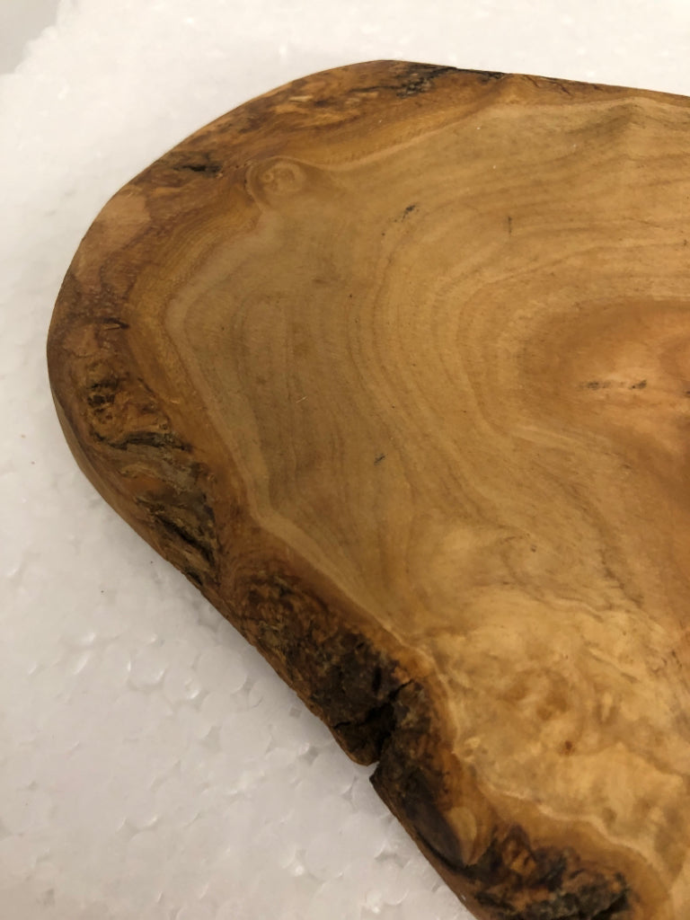OVAL SHAPED WOOD SLAB TRAY FOOTED.