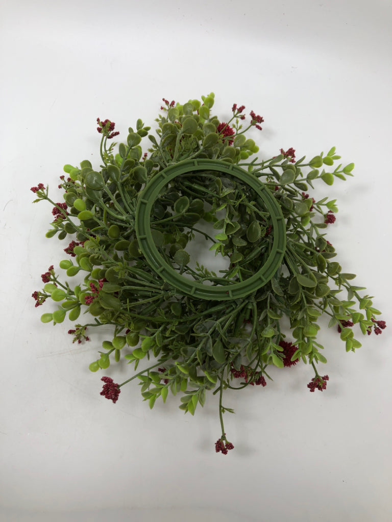 RED FLORALS & GREENERY CANDLE RING.