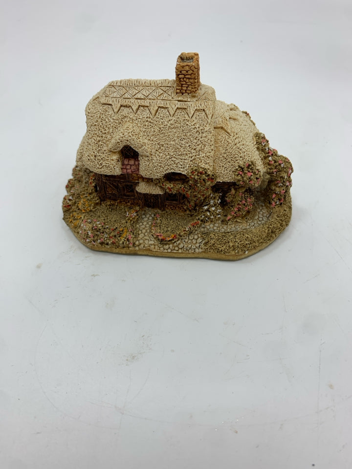 SPRING BANK LILLIPUT LANE COTTAGE W/PAPER.