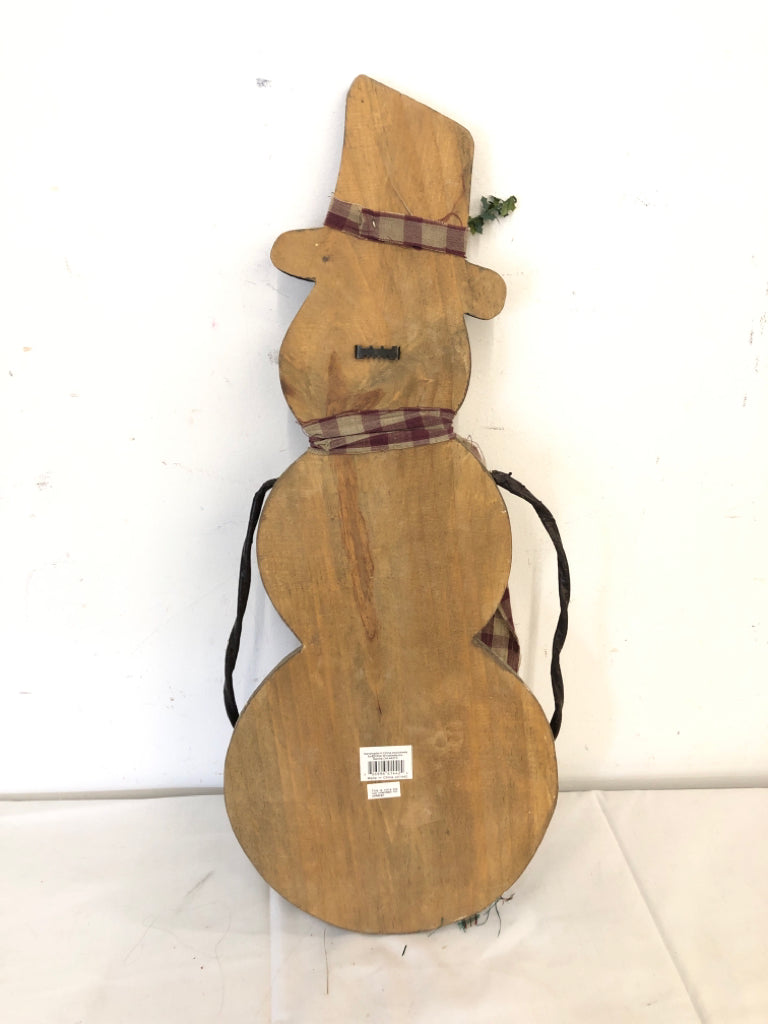 PRIMITIVE SNOWMAN WALL HANGING.