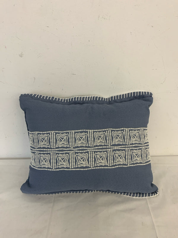 BLUE AND WHITE BEADED EDGE PILLOW.