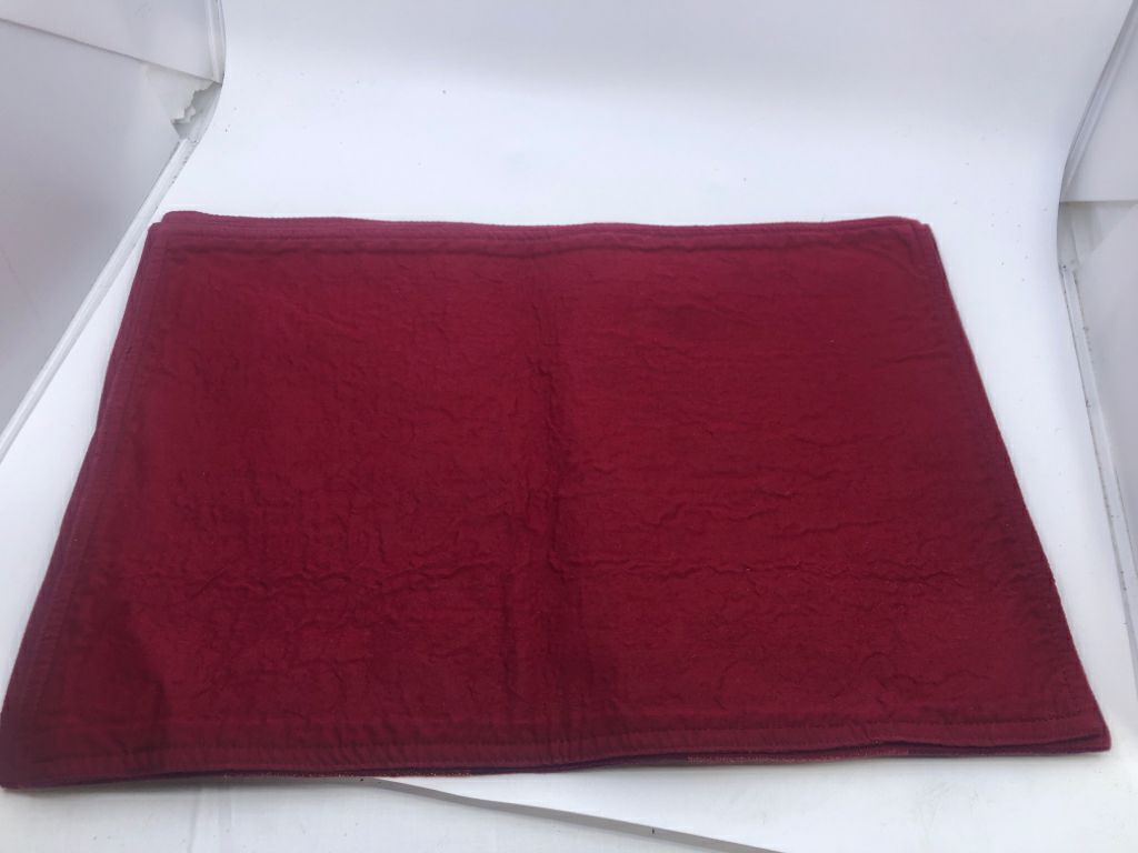 4 LEAF PLAID PLACEMATS.